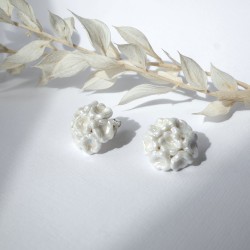 Anne-Lise Pichon - bijoux fleur en boucles d'oreilles bouquet blanc