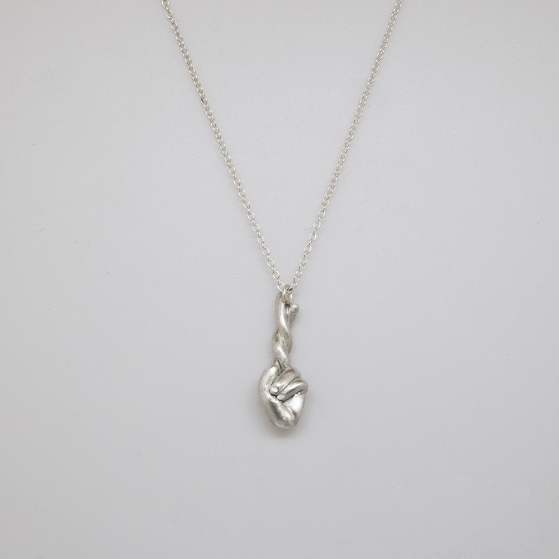 Noémie Pichon - collier Crossed Fingers